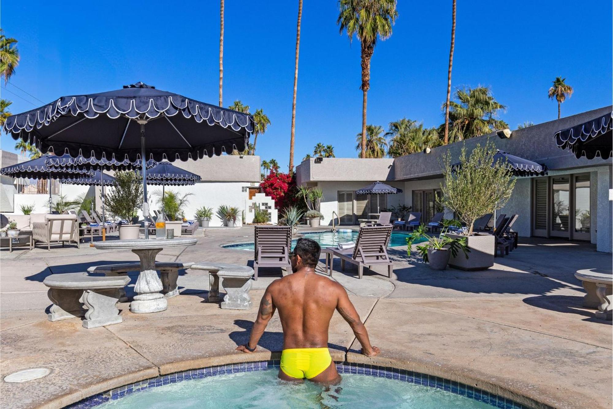 Casa Oliver Hotel & Resort - A Men'S Clothing Optional Resort In Palm Springs Exterior photo