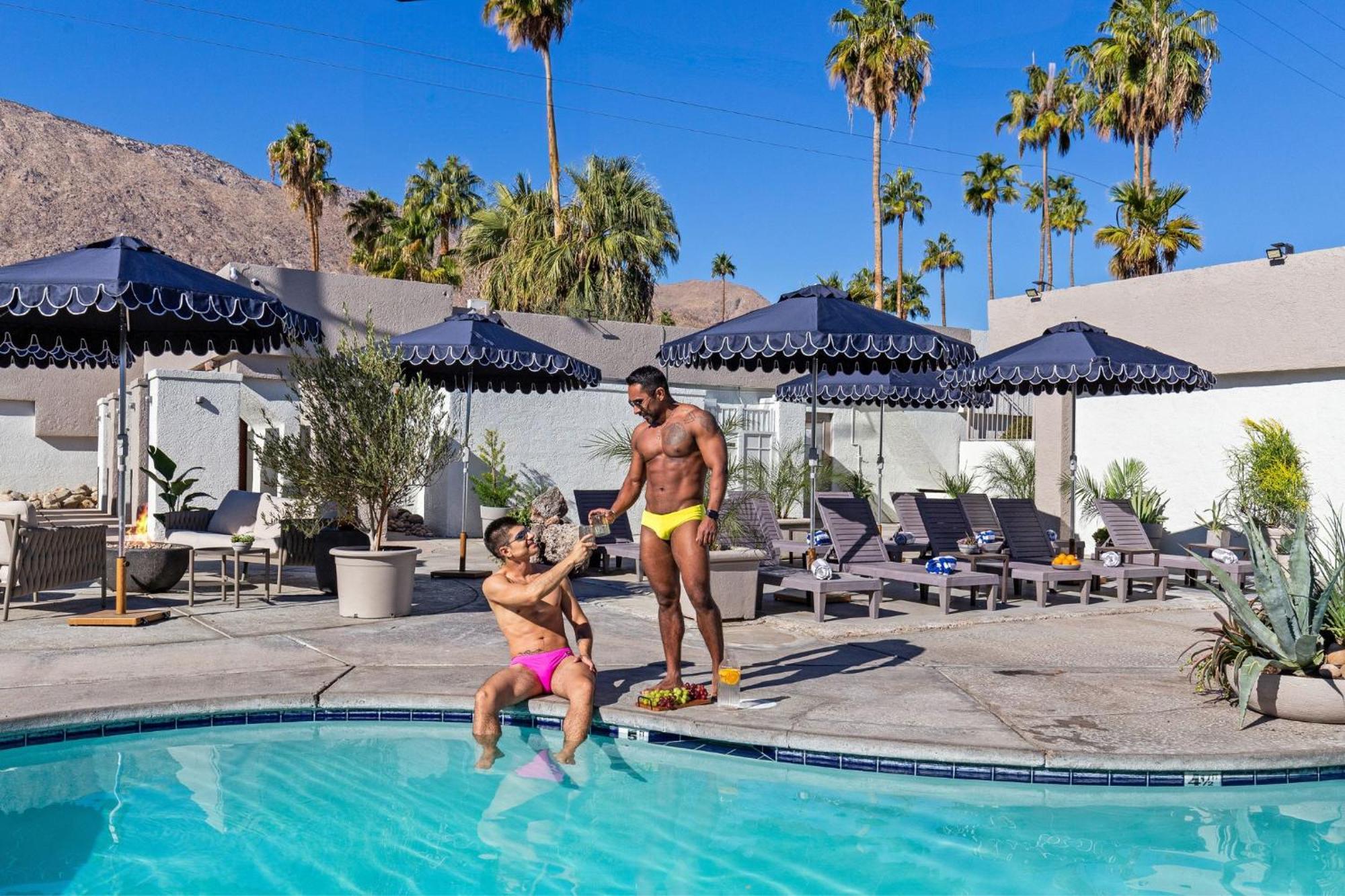 Casa Oliver Hotel & Resort - A Men'S Clothing Optional Resort In Palm Springs Exterior photo