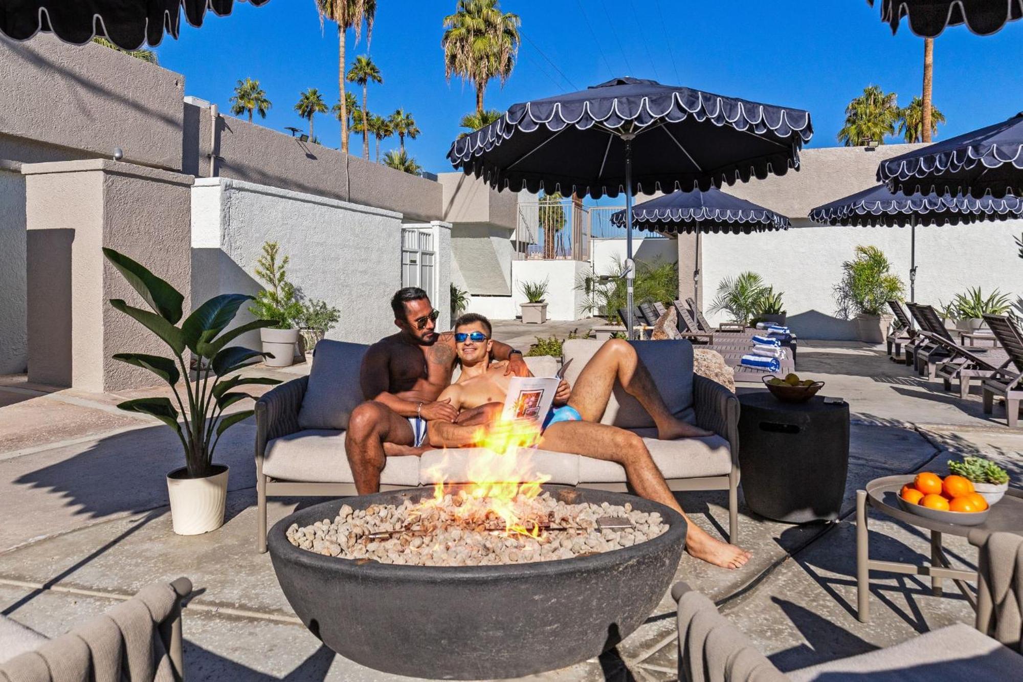 Casa Oliver Hotel & Resort - A Men'S Clothing Optional Resort In Palm Springs Exterior photo